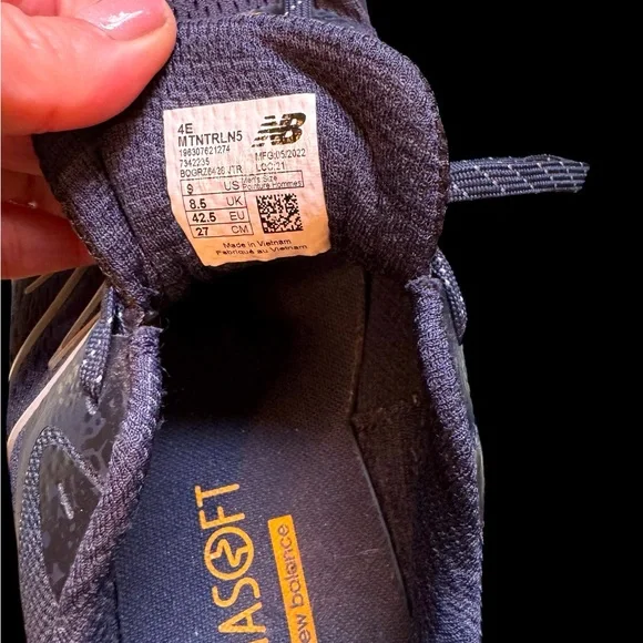 Men’s New Balance Sneakers - Picture 9 of 10